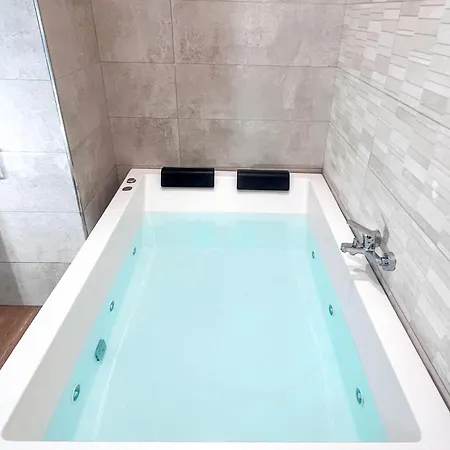Estudio Jacuzzi Con Encanto En Triana Apartment Seville