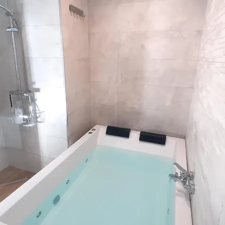 Estudio Jacuzzi Con Encanto En Triana Apartamento Sevilla