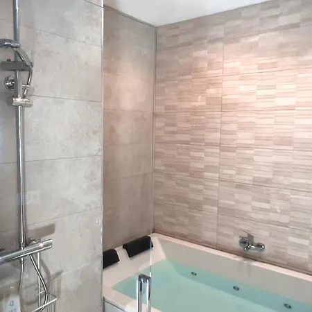 Apartamento Estudio Jacuzzi Con Encanto En Triana Sevilla